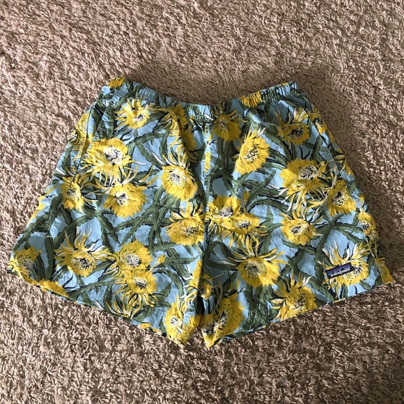 Patagonia Pants - Patagonia baggies shorts 5” relaxed fit RARE